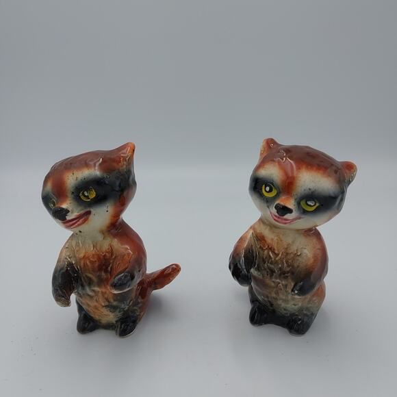 Vintage‎ Ceramic Racoon Salt Pepper Shaker Set Made In Japan - Picture 1 of 7